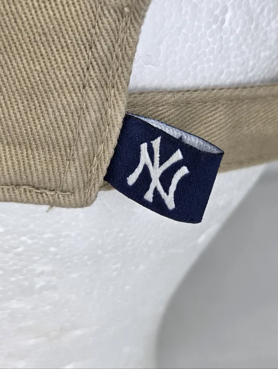 47th Brand New York Yankees Khaki Baseball Cap with Navy Logo - Picture 4 of 10